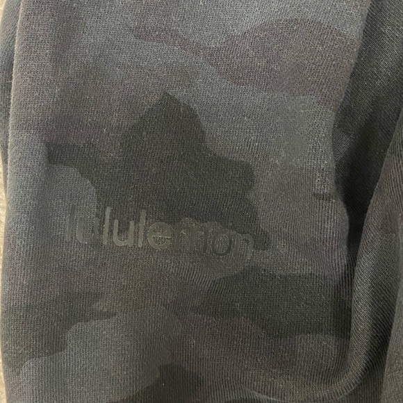 Lululemon relaxed high rise camo joggers in size 0 (XXS) - Picture 3 of 4